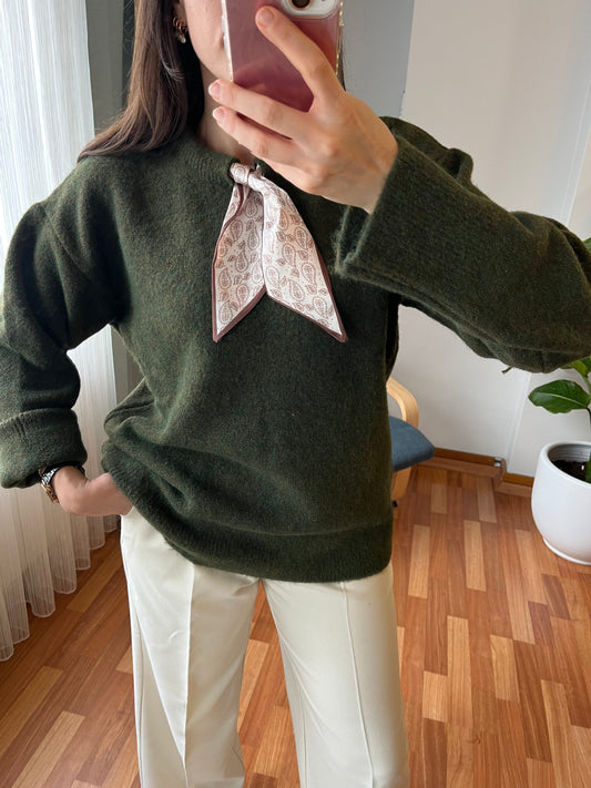 FULAR DETAYLI HAKİ KAZAK