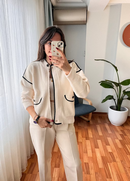 KREM SİYAH CEPLİ FERMUARLI HIRKA