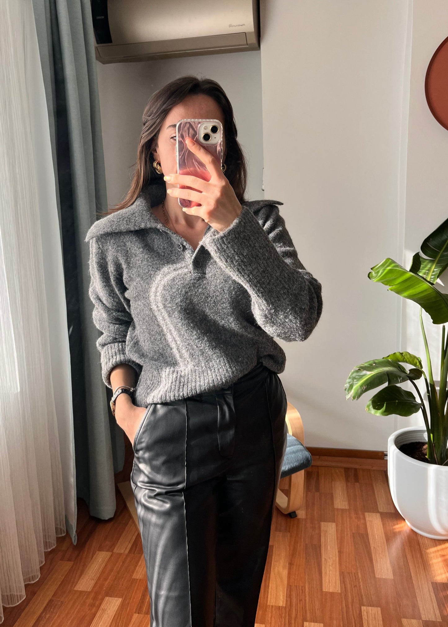 FÜME DÜĞMELİ YAKA DETAYLI KAZAK